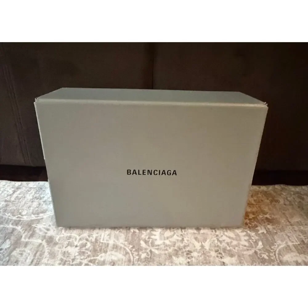 Balenciaga $925 nib